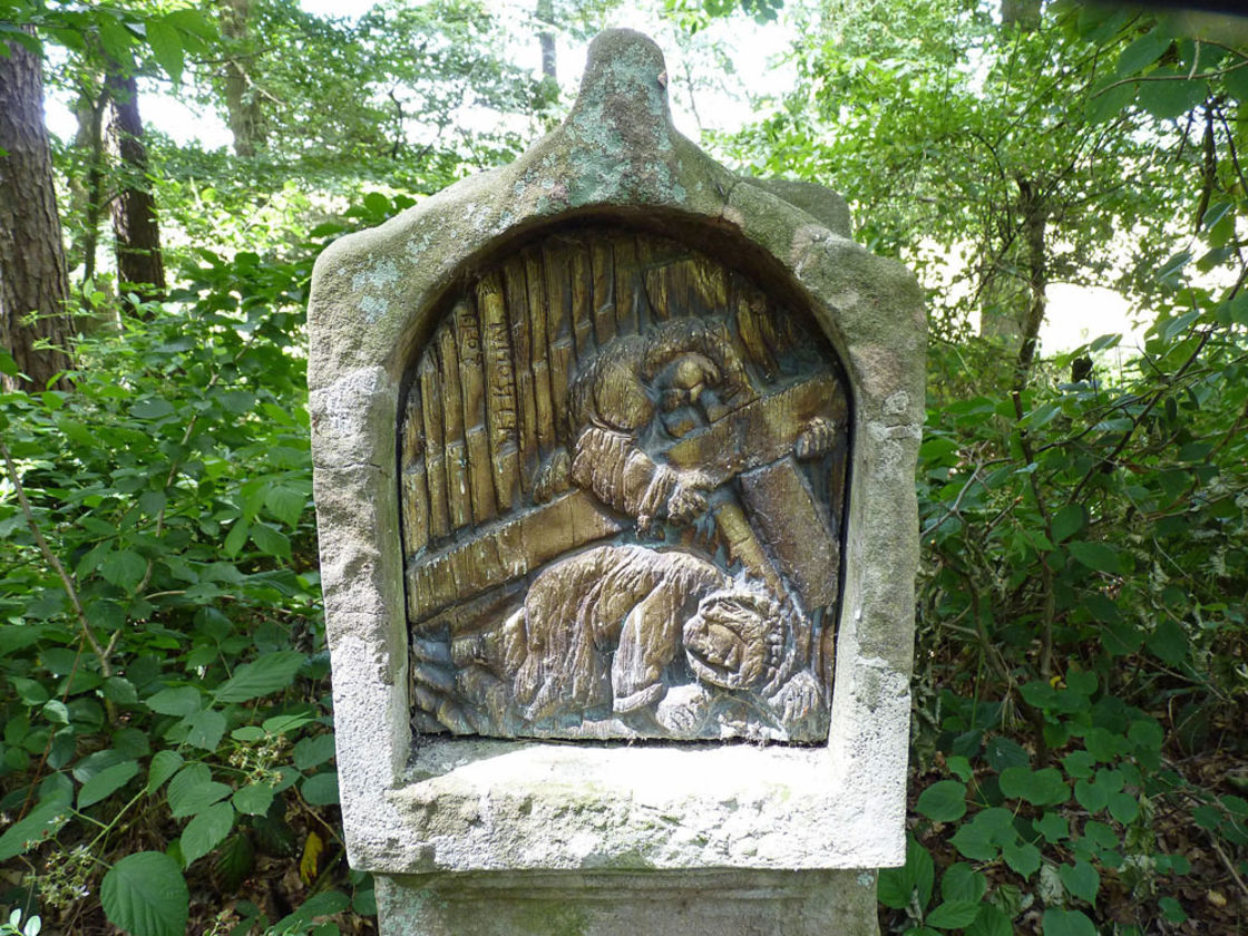 Die sieben Fußfälle an der Weingartenkapelle in Naumburg (Foto: Karl-Franz Thiede)